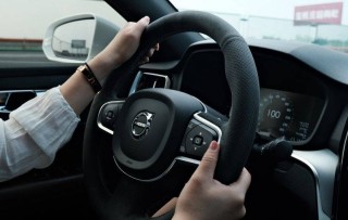 潇湘晨报::通联策略沃尔沃S60动力强劲，弯道表现堪称性能车