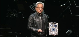 搜狐[金鑫配资]黄仁勋称计算成本降低让AI得以出现，明年英伟达将推出Blackwell Ultra芯片