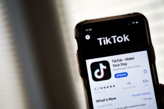 揭秘特朗普的TikTok团队：把特朗普塑造成地球上头号名人娱乐家！入驻2月吸引1000万粉丝，成竞选秘密武器