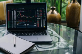 如何分析股票的资金流向？这种分析方法在投资决策中占有什么作用？