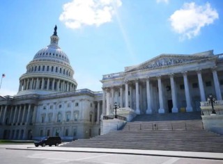 美国众议院通过权宜政府支出法案 送交参议院投票