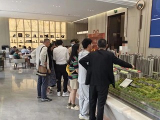 日记[中祥配资]实探沪深楼市！售楼处大排长龙，市场有望进入政策兑现期