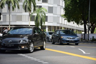 如何使用汉兰达的陡坡缓降功能？汉兰达陡坡缓降功能在实际驾驶中的效果如何？