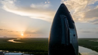 SpaceX 星舰制造画面曝光：使用机器人进行焊接