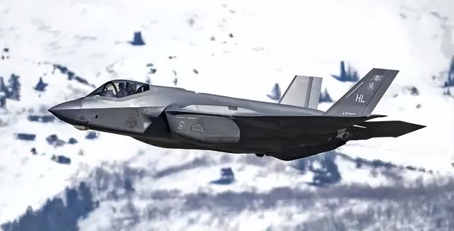 日记[上阳网配资]美F-35B战机，刚出厂就摔了-第2张图片