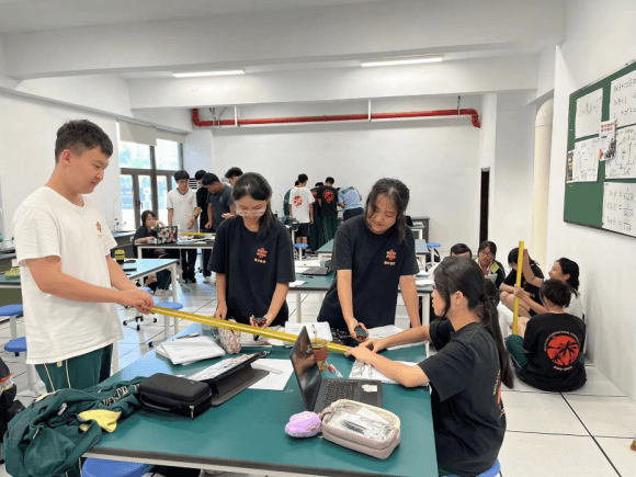 打造教育行业“新质生产力”，海南枫叶国际学校科学教育谱写新篇-第1张图片