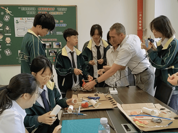 打造教育行业“新质生产力”，海南枫叶国际学校科学教育谱写新篇-第2张图片