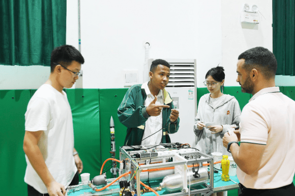 打造教育行业“新质生产力”，海南枫叶国际学校科学教育谱写新篇-第3张图片