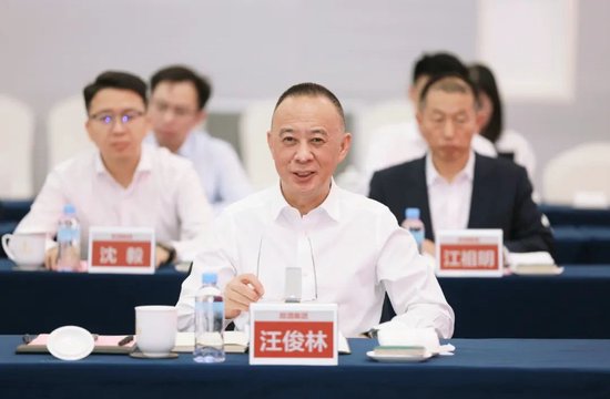 郎酒汪俊林率队到访五粮液，与曾从钦等座谈交流-第3张图片