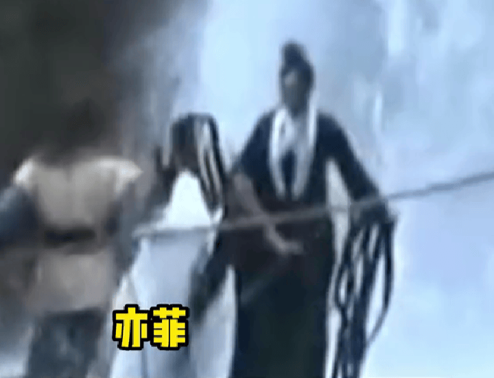 黄晓明曾跳瀑布救刘亦菲，网友：真是过命的交情-第1张图片