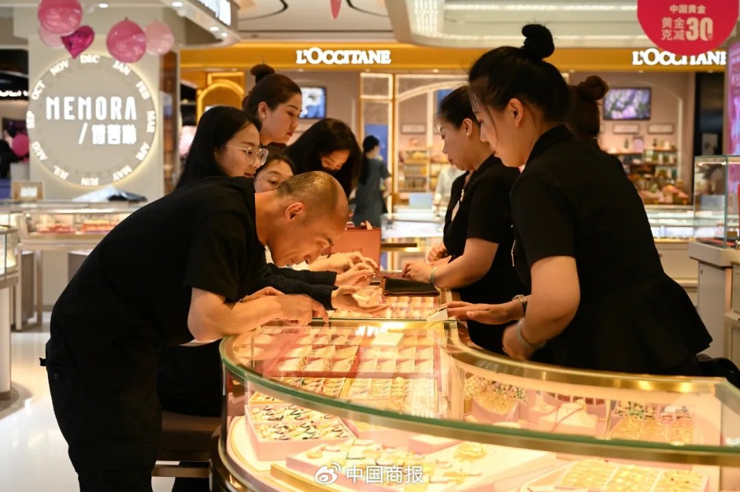 金价创两年多以来最大跌幅！北京多家金店大力度优惠，但买的人不多…-第1张图片