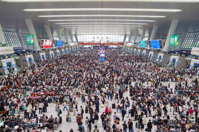 长三角铁路预计今日迎来返程客流高峰，预计发送328万人次-第2张图片