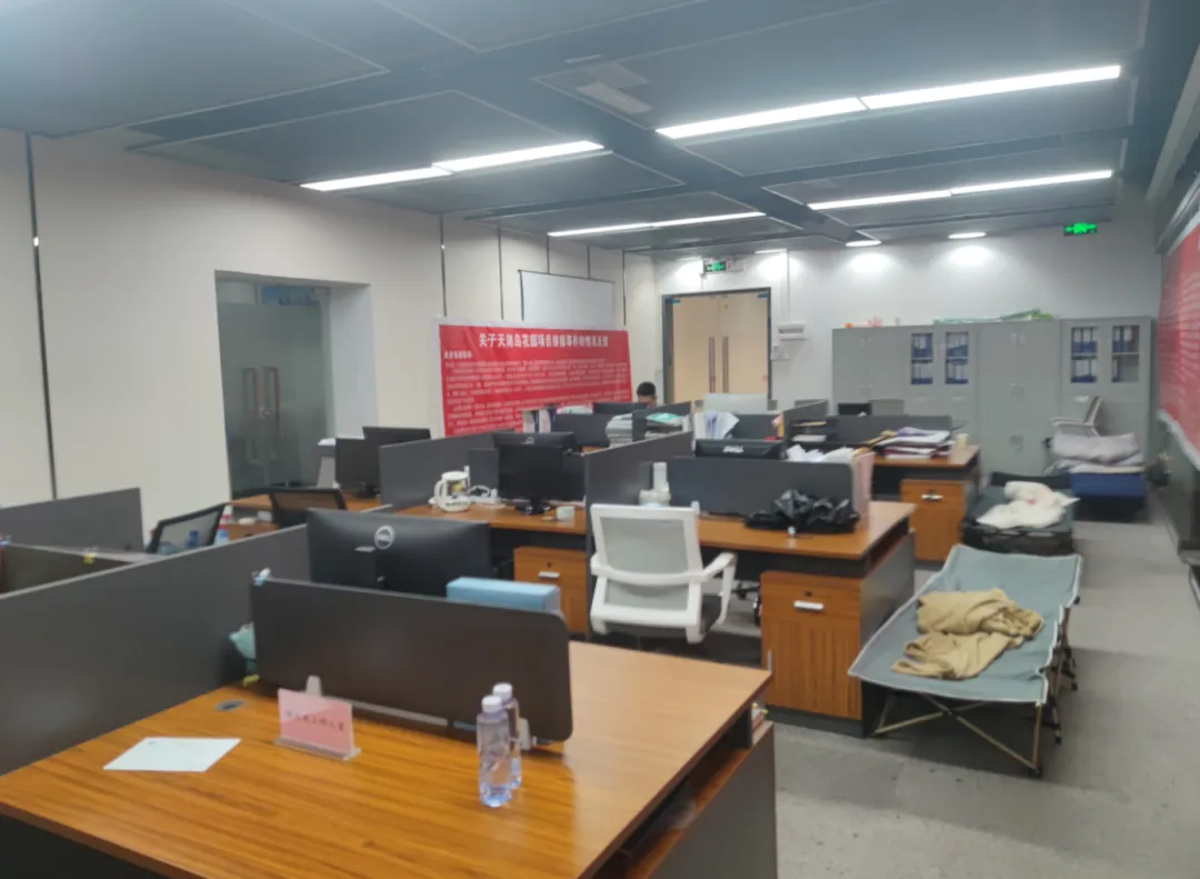 “三小时内开除全体员工”“房子都没人卖了”！深圳一老牌房企被曝全员解散，员工上门维权却已无人对接-第3张图片