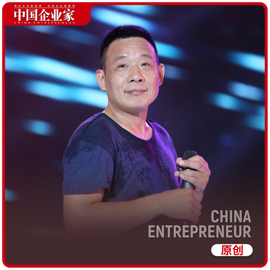 涨工资的威力？嘉百乐商超70岁保安主动向于东来打招呼，未理会自家老板-第1张图片