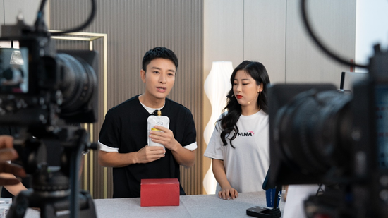 月销售额达7亿！贾乃亮赚翻了，MCN亏惨了-第1张图片