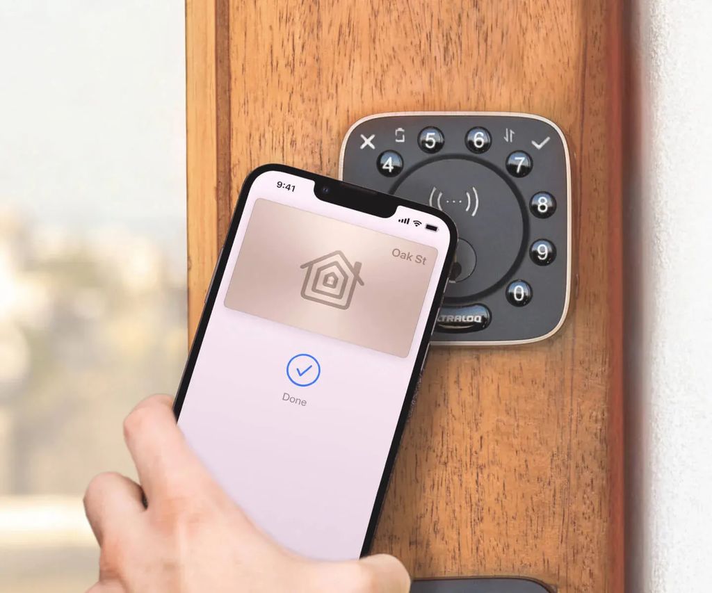 不用掏出 iPhone，苹果 iOS 18 HomeKit 支持免接触开智能锁-第2张图片