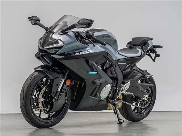 春风675SR仿赛摩托发布定档：三缸水冷、能跑219km/h-第1张图片