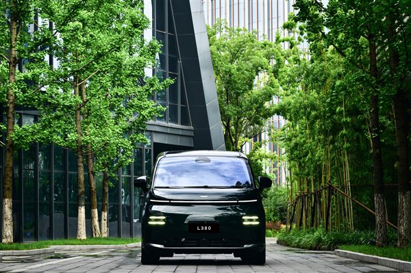 37.99万起 吉利“陆地空客”翼真L380上市：3-8座可选-第4张图片