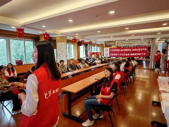 友邦北京积极开展“2024年防范非法集资宣传月”活动-第3张图片