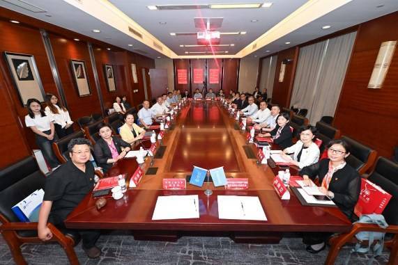 同心向党庆七一  校企协同绘蓝图 中国太保产险党委与上海大学党委共建签约-第2张图片