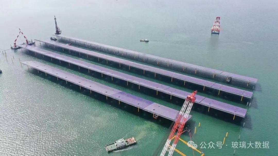 【玻璃大数据】全国首座集中式海上光伏项目在山东并网发电-第2张图片