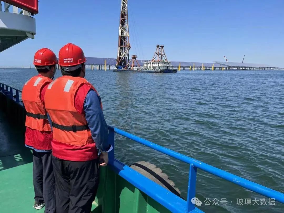 【玻璃大数据】全国首座集中式海上光伏项目在山东并网发电-第3张图片