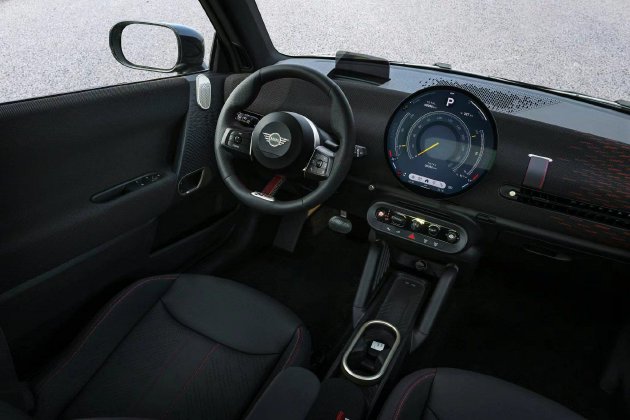全新电动MINI Cooper上市， “都市卡丁车” 经典之上更好玩-第3张图片