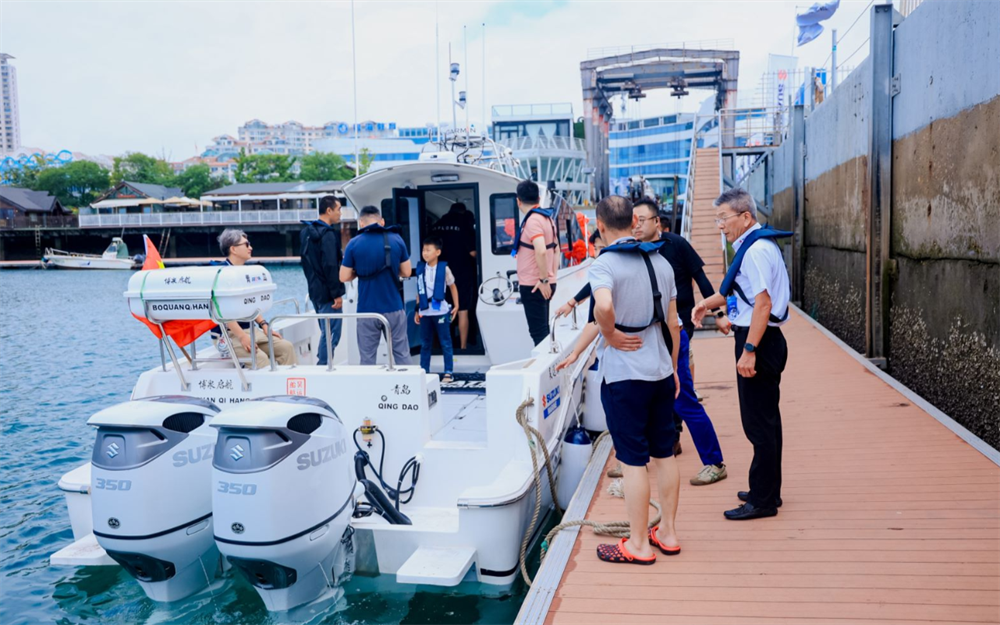 铃木（中国）于青岛成功举办DF350A船外机试乘体验会， 引领休闲娱乐船艇新风尚-第4张图片