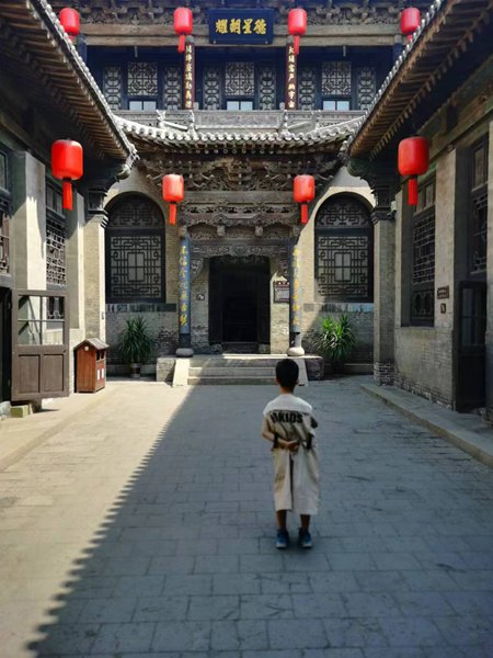 董宇辉“阅山河”长尾巴了：十亿不算多IP不算少，情绪价值拉满-第3张图片