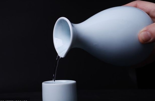 年内蒸发近七千亿，A股白酒板块陷低迷困境-第1张图片
