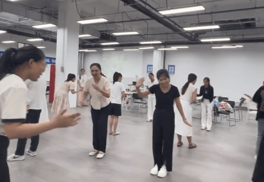 原来教师编面试是一场沉浸式表演 网友：这才是真正的表演系-第1张图片