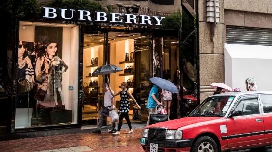 博柏利股价大跌，发盈利预警、撤换CEO并暂停股息-第1张图片