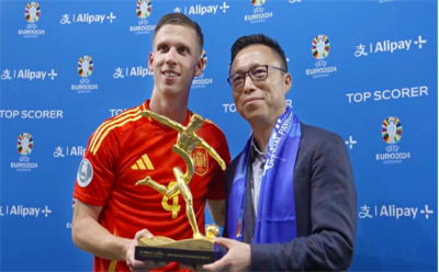 外国游客纷纷打卡中国，中国企业坚定走向世界，背后说的是同一件事-第1张图片