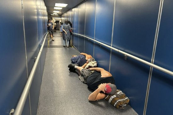 规模罕见的IT故障席卷全球 打乱航空公司、银行等行业运营-第1张图片