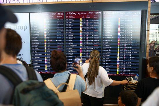 航空公司开始慢慢复飞 此前技术故障导致全球航空出行陷入混乱-第4张图片