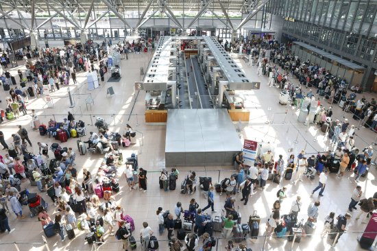 航空公司开始慢慢复飞 此前技术故障导致全球航空出行陷入混乱-第7张图片