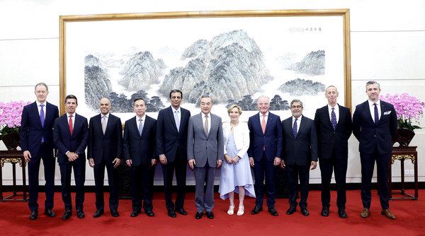 王毅集体会见美中贸易全国委员会董事会代表团-第1张图片