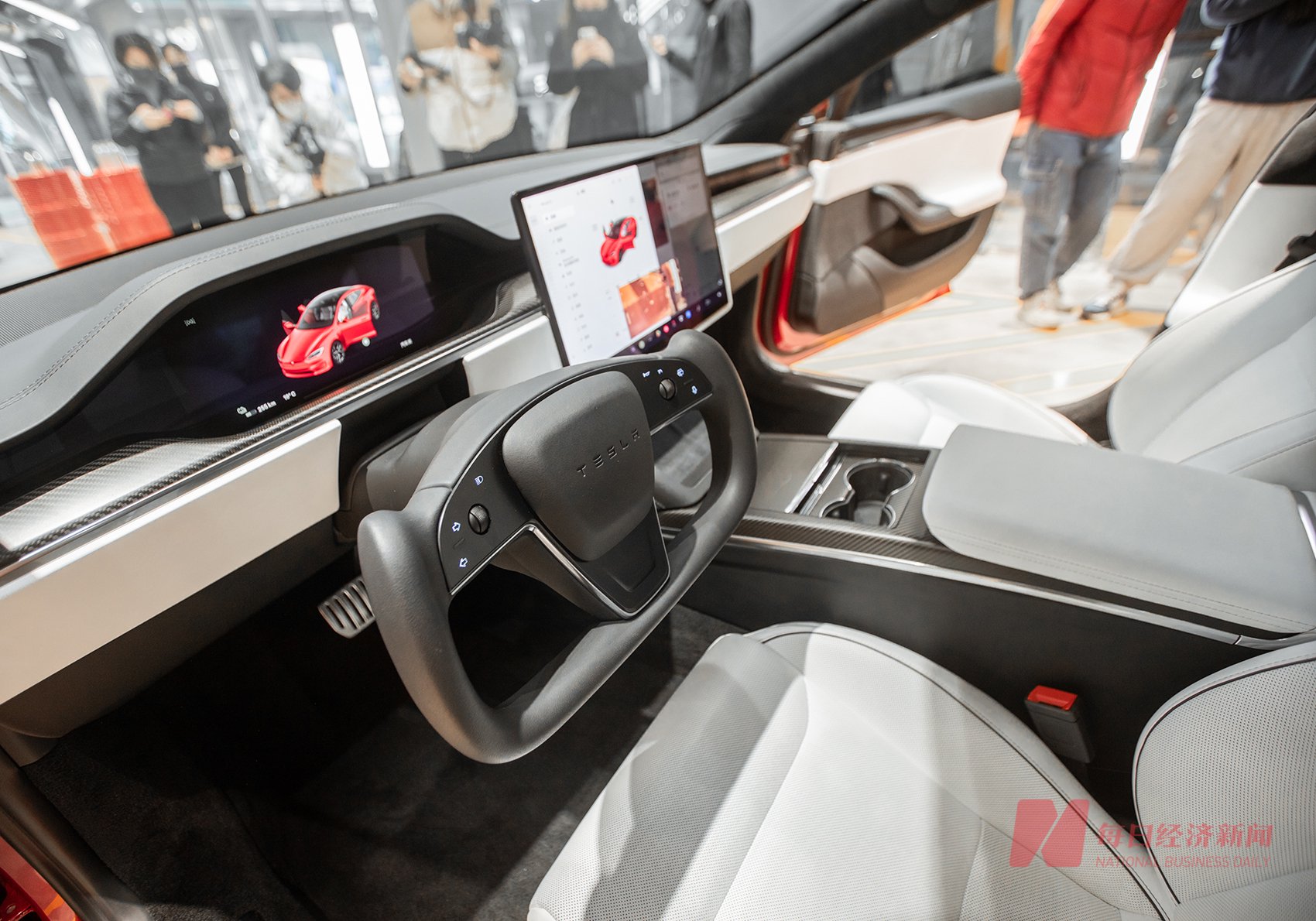 特斯拉大跌近13%！Q2净利润同比下降45%，马斯克狂“画饼”：Robotaxi10月发布，FSD有望年底入华-第3张图片