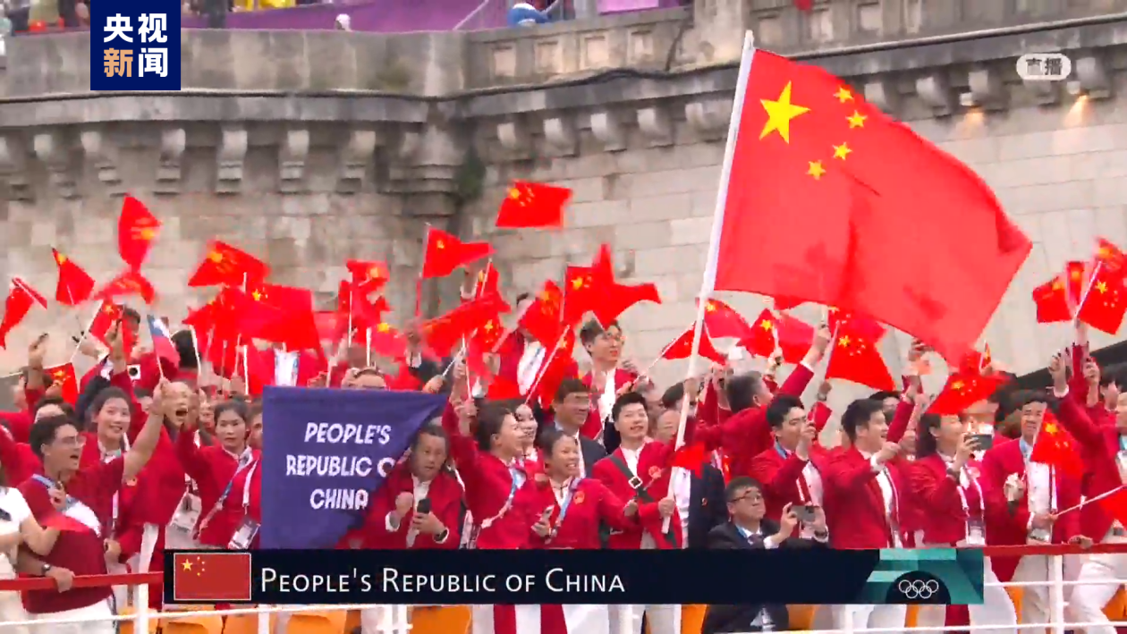 中国红来了！巴黎奥运会中国体育代表团亮相-第1张图片