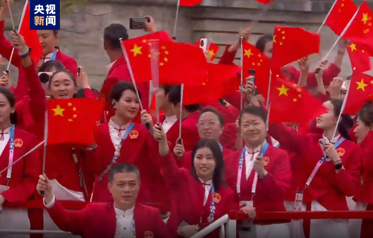 中国红来了！巴黎奥运会中国体育代表团亮相-第2张图片