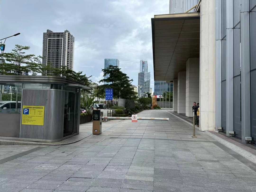 向“线上零元购”说不？数百名商家聚集Temu总部，拼多多回应：“平台不会去赚商家违规罚款这个钱”-第1张图片
