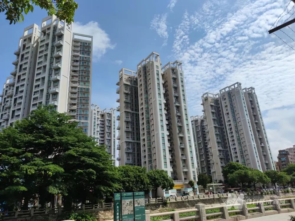 多个城市取消新房限价后，有项目“为了销售想尽办法”：1万元/平方米，卖得比楼面价还低……-第1张图片