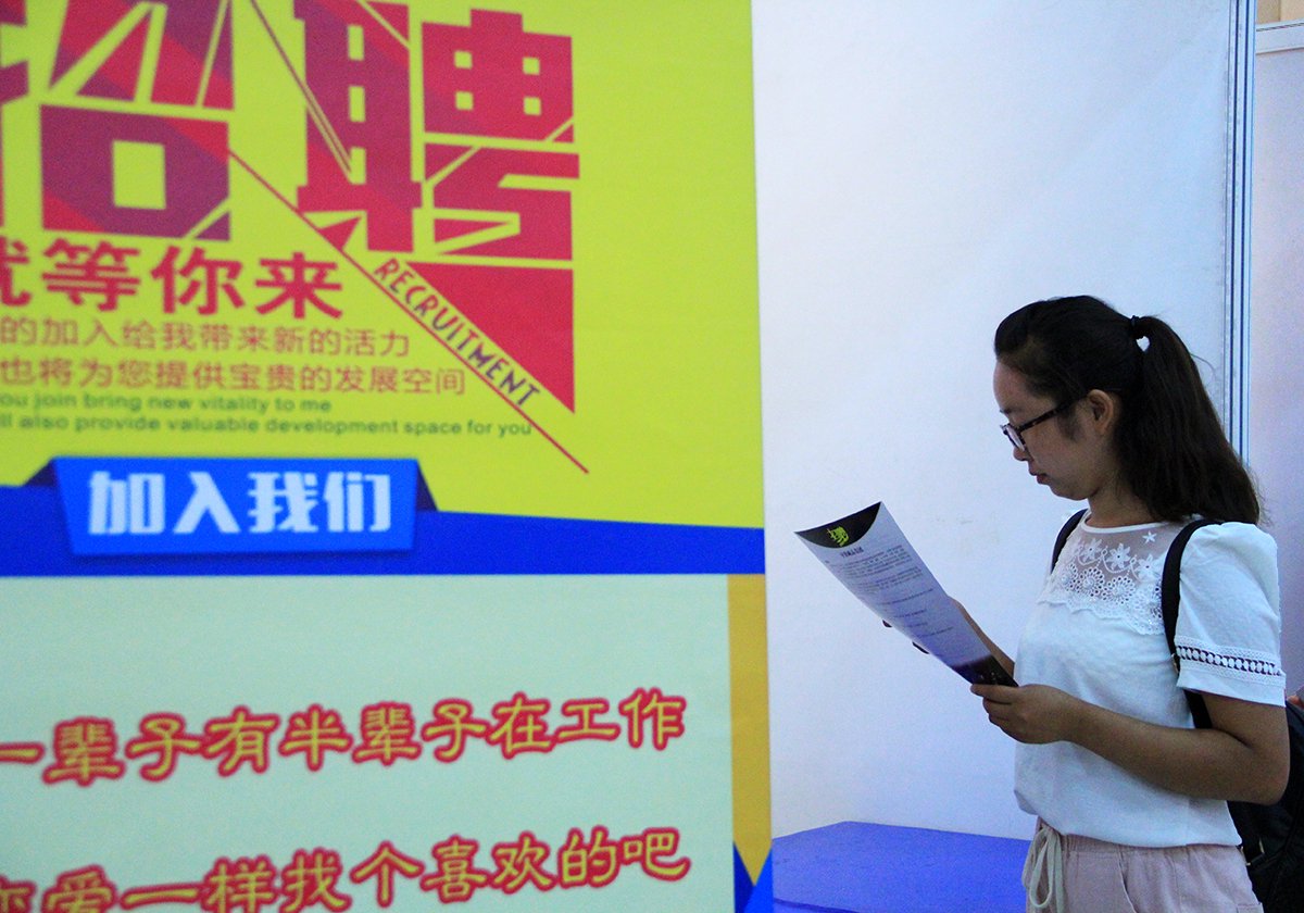 比亚迪郑州基地再现大规模招聘，单月规模4000人，这些岗位月收入超万元！-第1张图片