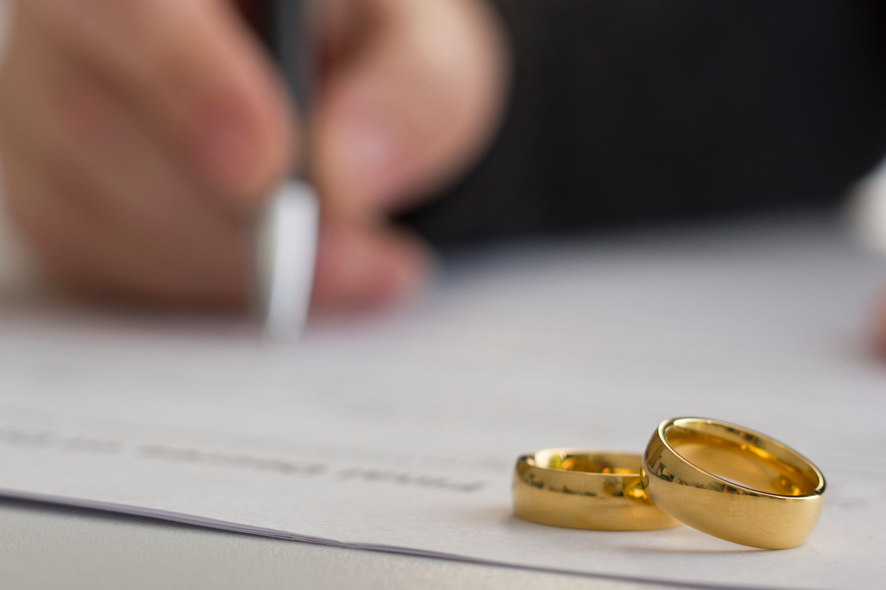 代孕、骗婚…剧情很狗血！95后CEO开撕贵州药企二代，创办的bosie曾濒临破产-第1张图片