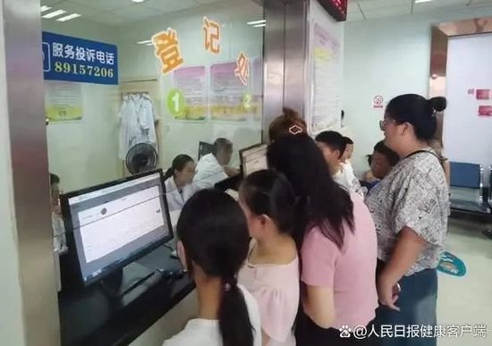 人民日报健康客户端：流感发病人数比去年同期增长近4倍，建议及时接种疫苗-第1张图片