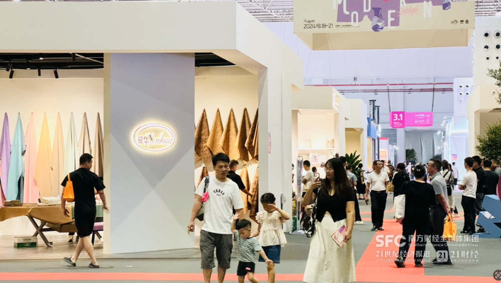 直击东莞家具行业秋季展，老板们直播打造个人IP-第1张图片