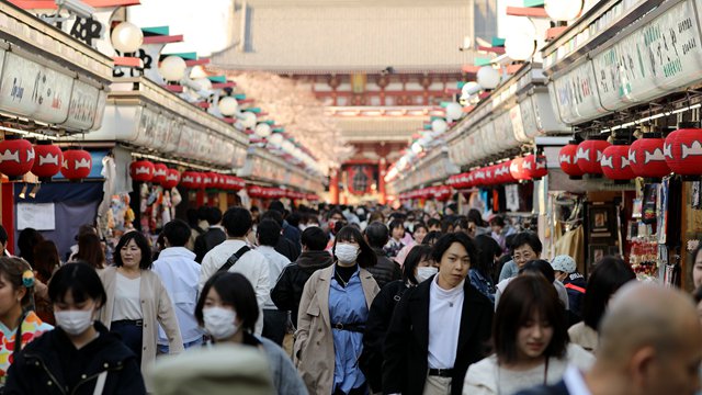 游客持续爆买日本：前7月免税店销售飙升150%，日本免税规则将松绑-第1张图片