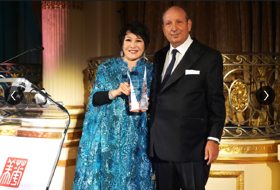 华美协进社颁发年度“青云奖” MSCI CEO费尔南德斯等三人获奖-第1张图片