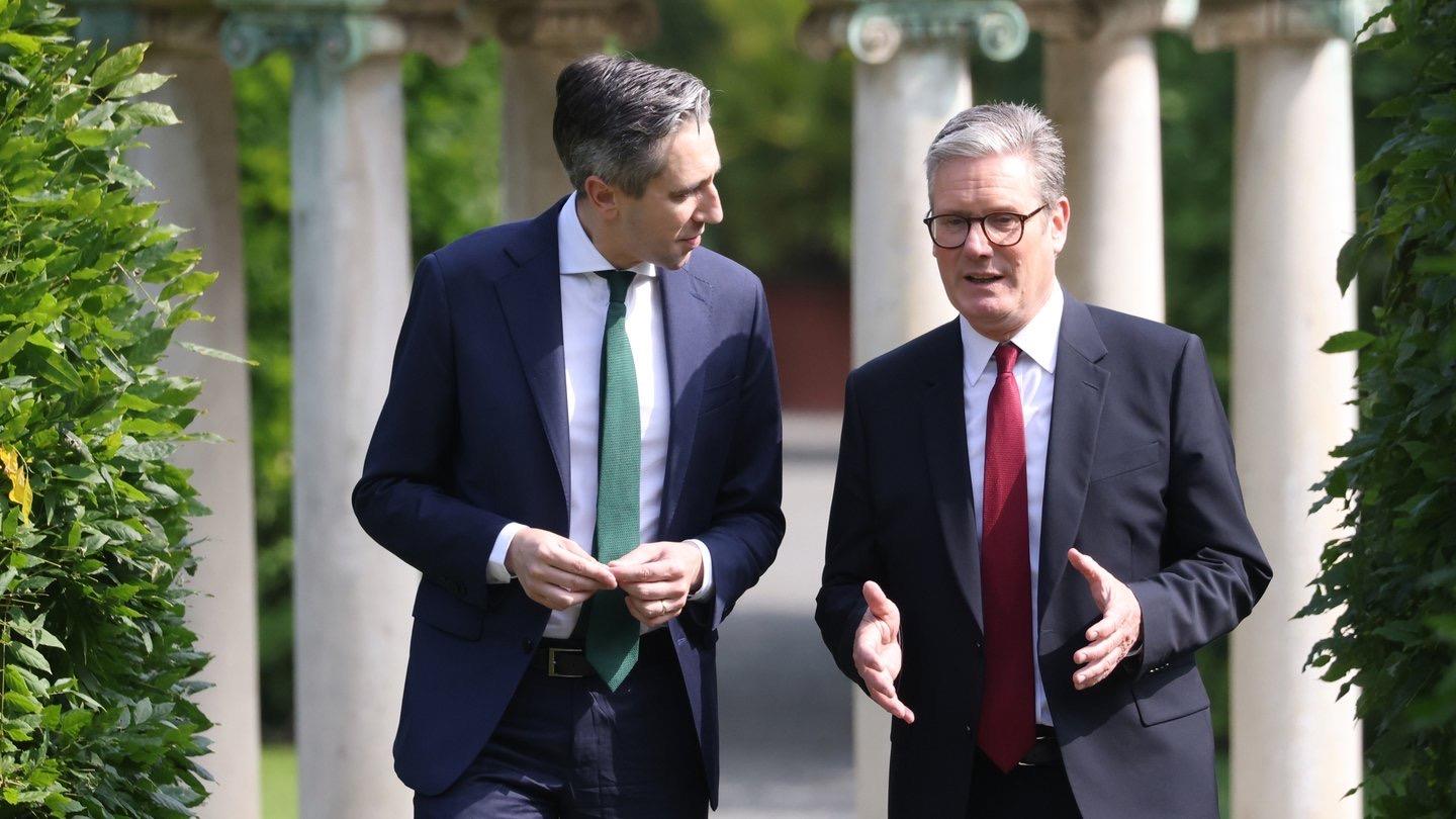 时隔5年 英国首相再次访问爱尔兰并与爱总理举行会晤-第1张图片