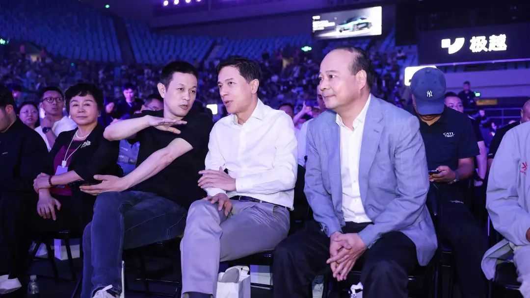 号称投入超千亿元！百度、吉利合作新车价格定了，曾毓群是001号车主！-第4张图片